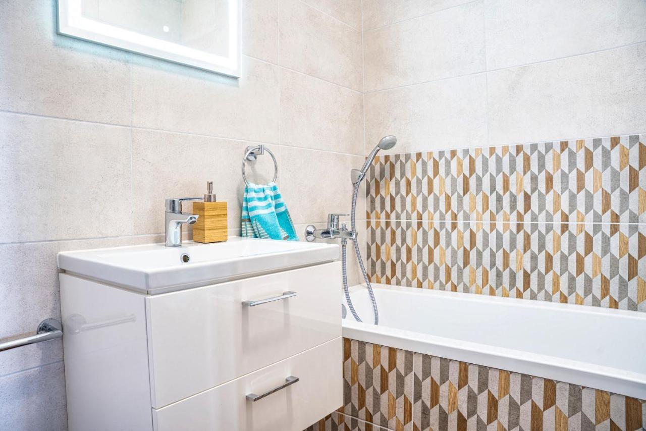 Yacht Apartments Wilkasy Bagian luar foto