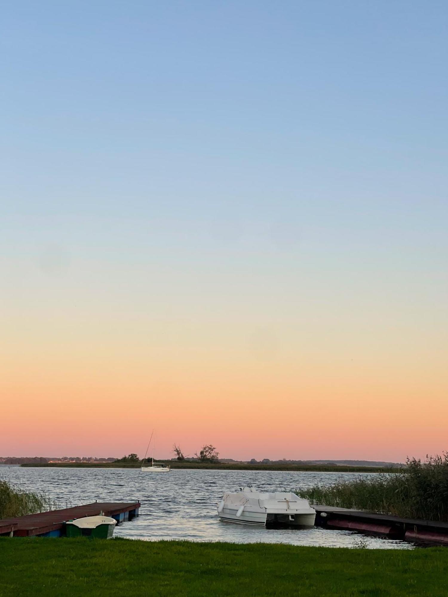 Yacht Apartments Wilkasy Bagian luar foto